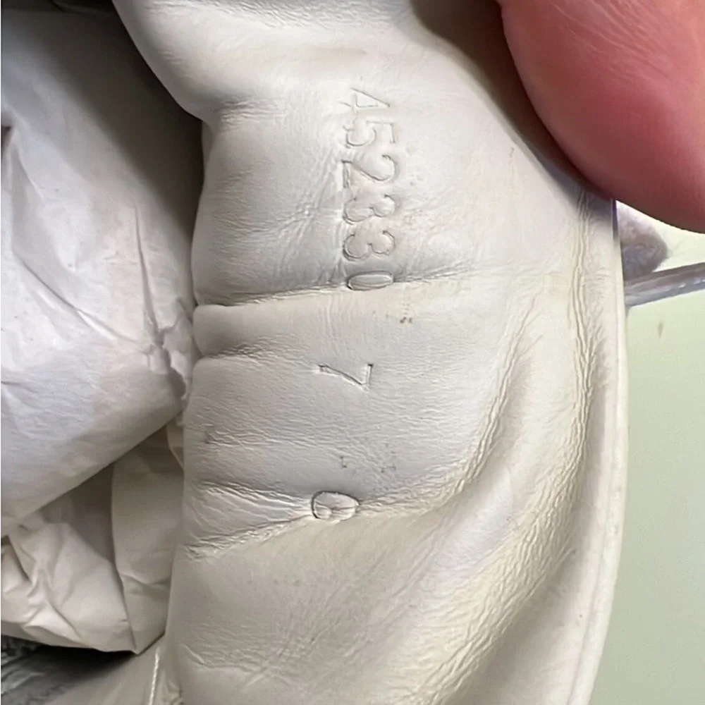 Gucci White Leather Sneakers with Green & Red Web and Embellished Bee size 7 - Picture 10 of 10